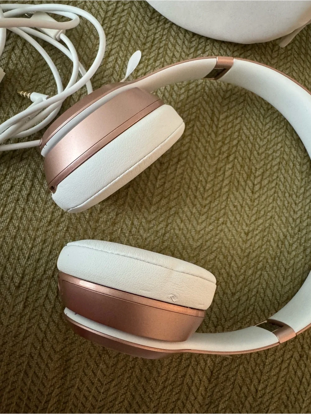 Beats Solo2 Wireless Headphones - Special Edition Rose Gold
